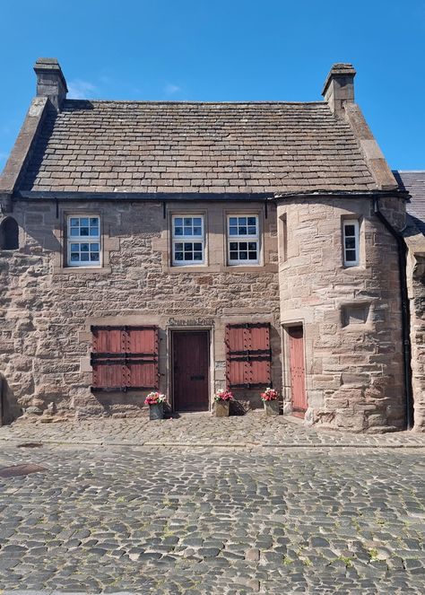 Scotland Cities, Things To Do In Perth, Perth Scotland, Riverside Cottage, Riverside Walk, Hillside Garden, Beautiful River, Country House Hotels, Old Oak Tree