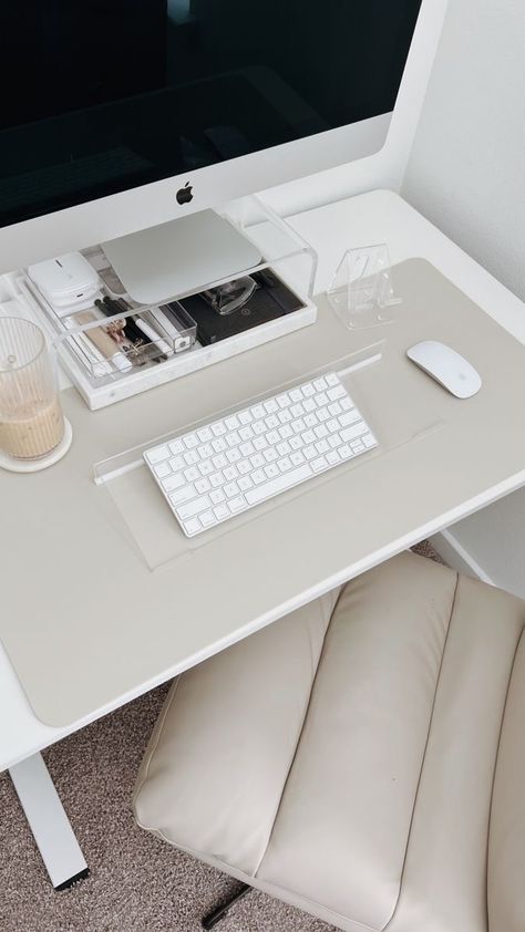 Amazon Office Finds, Pretty Office Space, White Desk Setup, Office Finds, Work Desk Organization, Wfh Setup, Amazon Office, Office Desk Set, Cute Office Decor