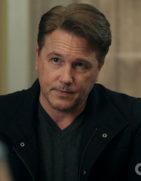 Hal Cooper (Heartbeats) Hal Cooper Riverdale, Riverdale Pictures, Netflix Characters, Lochlyn Munro, Slytherin Draco, Singer Dr, Riverdale Characters, Veronica Lodge, Bad Parents