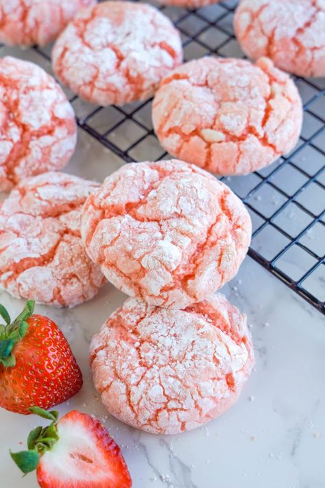 Easy Strawberry Crinkle Cookies Recipe - LemonPeony Cake Mix Crinkle Cookies, Strawberry Cookie Recipe, Strawberry Cake Cookies, Cake Cookies Recipe, Strawberry Cake Mix Cookies, Crinkle Cookies Recipe, Homemade Chinese, Strawberry Cake Mix, Make Cookies