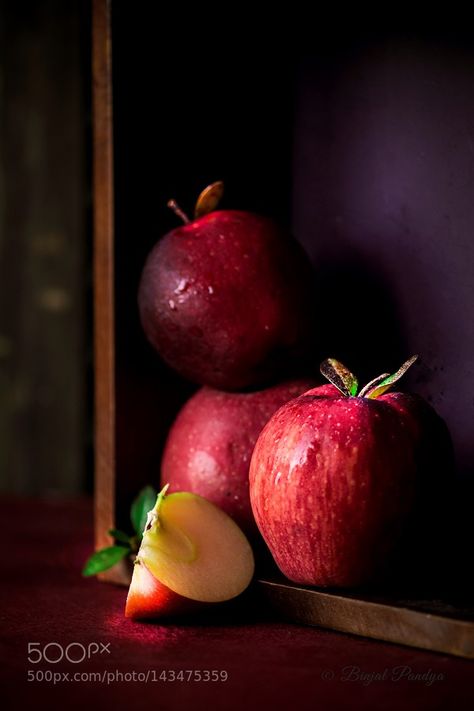 Apple by pandyabinjal Apple Photography Creative, Apple Photography Fruit, Apple Fruit Photography, Layered Jello Recipe, Apple Photography, Dark Food, Apples Photography, Fruit Juice Recipes, Dark Food Photography