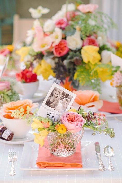 Mother’s Day Backyard Tea Party Brunch Decor, Tafel Decor, Brunch Table, Spring Photoshoot, Spring Brunch, Mothers Day Cake, Mothers Day Decor, Brunch Buffet, Table Scapes