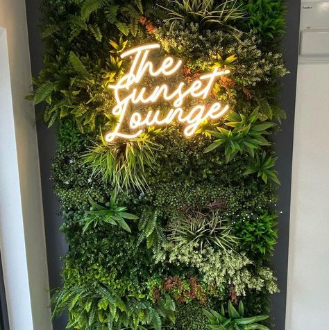 Green Wall Design, Artificial Grass Wall, Garden Wall Designs, Coffee Shop Interior Design, Party Neon, Led Decoration, Nightclub Design, Custom Neon Lights, Neon Decor