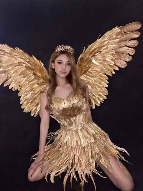 Feather Fairy, Halloweenský Makeup, Halloween Videos, Girl Halloween Costumes, Hot Halloween Outfits, Recycled Dress, Goddess Costume, Angel Costume, Crazy Outfits