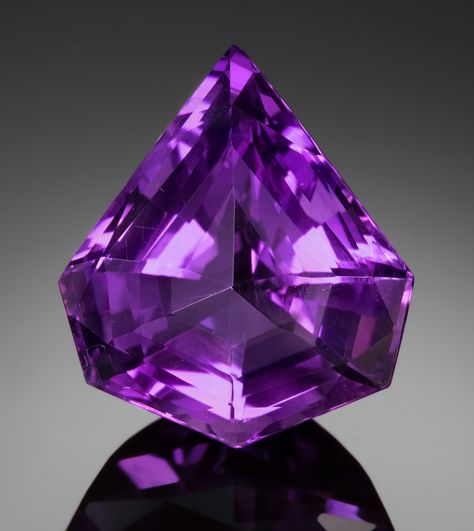 AMETHYST - 28.17 CT Uruguay Heritage Auctions Faceted Gems, Crystal Therapy, Chakra Balancing, Minerals And Gemstones, Rocks And Gems, Amethyst Quartz, Precious Gems, Gems Jewelry, Gems And Minerals