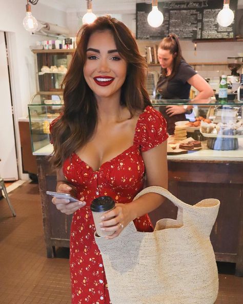 @piamuehlenbeck Floral Dress Outfits, Dress Hire, White Print Dress, Red Summer Dresses, Red Dress Outfit, Spring Fashion Outfits, Looks Street Style, Spring Outfits Women, Casual Summer Dresses