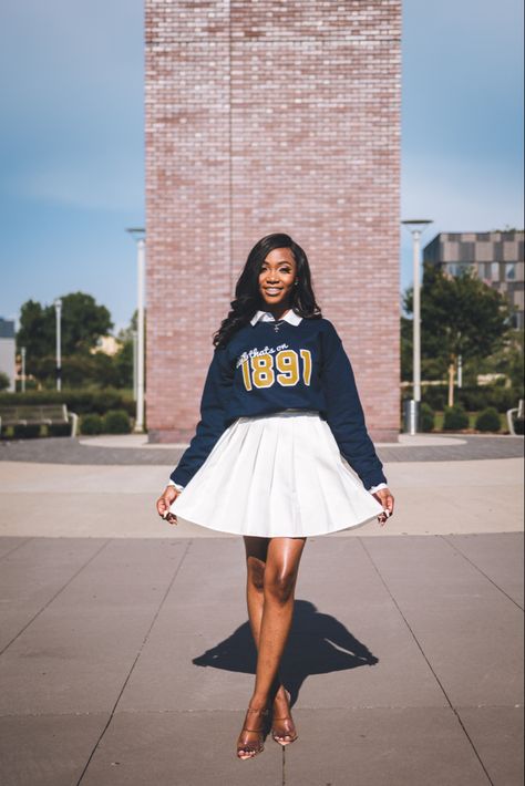 Graduation Picture Outfits Graduation Picture Outfits, Hbcu Graduation Pictures, Grad Fits, Graduation Pictures Outfits, Graduation Outfits For Women, Graduation Outfit College, Formal Skirts, Styling Skirts, Nursing Graduation Pictures