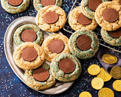 In our Gelt Cookie Butter Blossom Cookies, we replaced the chocolate kiss with a chocolate gelt and added speculaas cookie butter to the dough. Blossom Cookies, Eat Cookies, Chocolate Coins, Cookie Butter, Cookie Time, Kisses Chocolate, Cookies Ingredients, Cookie Desserts, Menorah