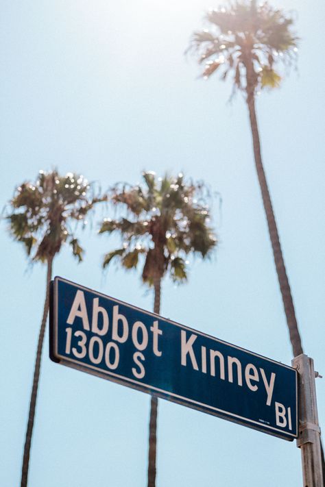 Abbot Kinney Boulevard in Venice Beach Los Angeles Venice California Aesthetic, Venice Beach Style, Venice Beach Art, Venice Beach Canals, Places In Los Angeles, Abbot Kinney Blvd, Venice Beach Los Angeles, Los Angeles Aesthetic, California Aesthetic