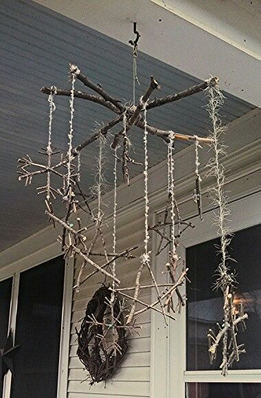 rustic snowflake and star mobile for the holiday season witch craft inspiration Twig Crafts, Dekorasi Halloween, Wiccan Crafts, Pagan Crafts, Porch Decorations, Star Mobile, Diy Halloween Decor, House Outdoor, Deco Nature