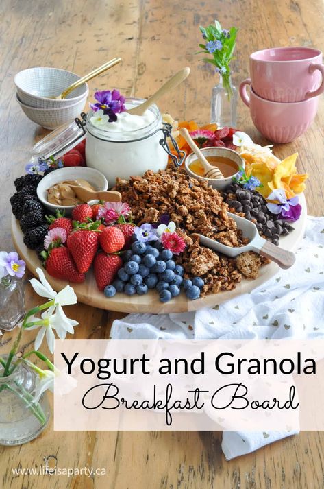 Breakfast Setting Ideas, Granola Charcuterie Board, Healthy Breakfast Buffet Ideas, Healthy Brunch Board Ideas, Yogurt And Granola Bar, Easter Breakfast Charcuterie Board Ideas, Yogurt Parfait Board, Yogurt Board Ideas, Yogurt Charcuterie Board Ideas