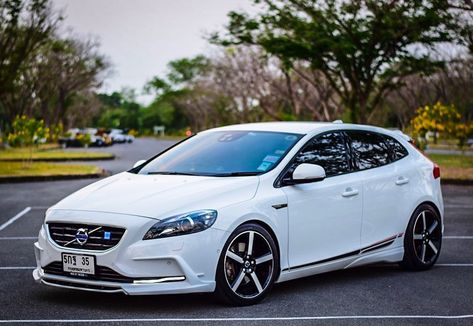 A love between men and his lovely buddy can only be understood by those who have felt it.🧸 #v40 #v40rdesign #volvov40 #volvocar #polestar… Volvo V40 R Design, Volvo Estate, Volvo Car, Limousine Car, R Design, Wide Body Kits, Volvo V40, Pole Star, Volvo Cars