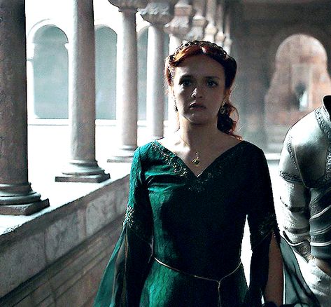 Alysanne Targaryen, Queen Alicent, Medieval Female, Game Of Thrones Outfits, Vikings Show, Peaky Blinders Characters, Prince Costume, Olivia Cooke, Team Green