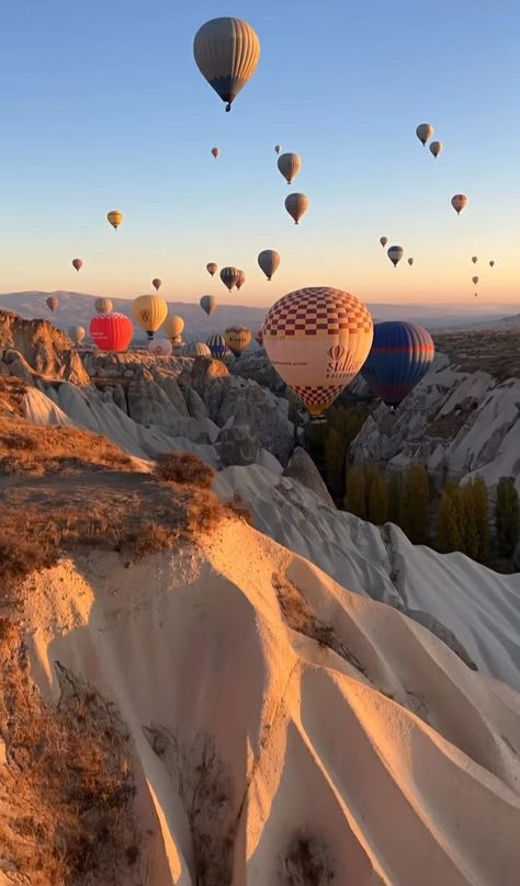 Capadocia Turkey Aesthetic, Turkey Aesthetic Wallpaper, Capadocia Turkey Wallpaper, Cappadocia Story, Capadocia Sunset, Capadocia Turkey, Turkey Wallpaper, Turkey Hot Air Balloon Aesthetic, Hot Air Balloon In Cappadocia