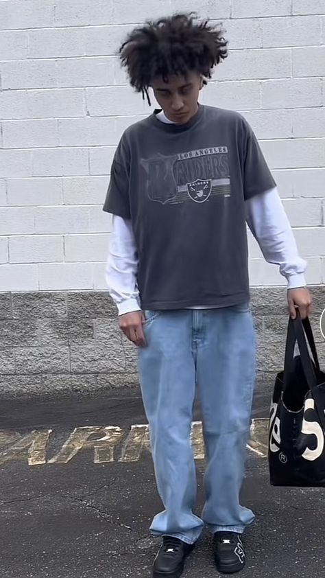 Jorts Fall Fit, Skater Thrift Outfits Men, 2000s Hip Hop Fashion, 2000s Hip Hop, Men’s Jorts Streetwear, Korean Street Fashion Men, Fall Streetwear, Boyfriend Outfit, Black Men Street Fashion