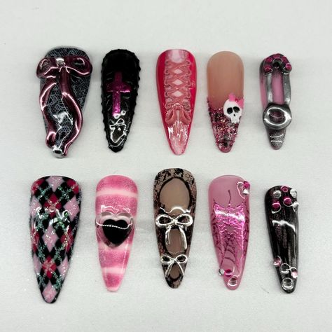 Nail set inspired by Draculaura from monster high Draculaura Nails, Ariana Nails, Monster High Nails, Ongles Goth, Draculaura Monster High, Monster Nails, Aesthetic Fruit, Nailinspo Nailart, Cherry Nails