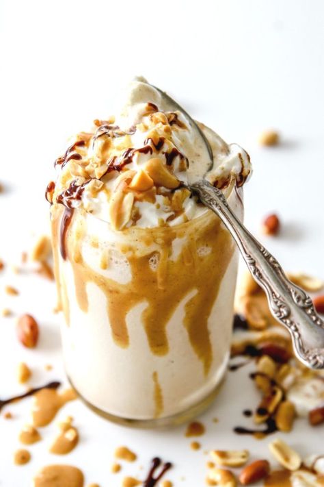 Peanut Milkshake will be your new favorite go-to dessert! It's a super indulgent drink to blend up and top with whipped cream and chocolate! Milkshake With Ice Cream, Autumn Drink, Peanut Butter Milkshake, Iced Pumpkin Spice Latte, Chocolate Peanut Butter Smoothie, Easy Dessert Recipes Quick, Peanut Recipes, Pine Nut, Best Peanut Butter