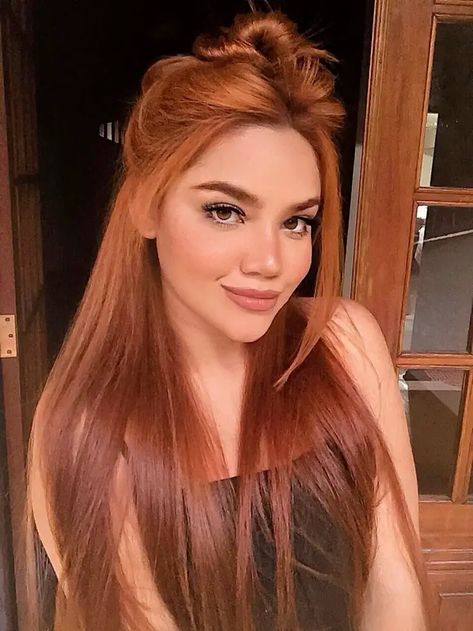 2024's Top Ginger Hair Color Trends: From Honey Hues to Fiery Copper Hair Color For Morena Skin, Sunset Hair Color, Hair Color For Morena, Cheveux Oranges, Dark Blonde Hair Color, Hair Color Orange, Extension Hair, Ginger Hair Color, Copper Hair Color