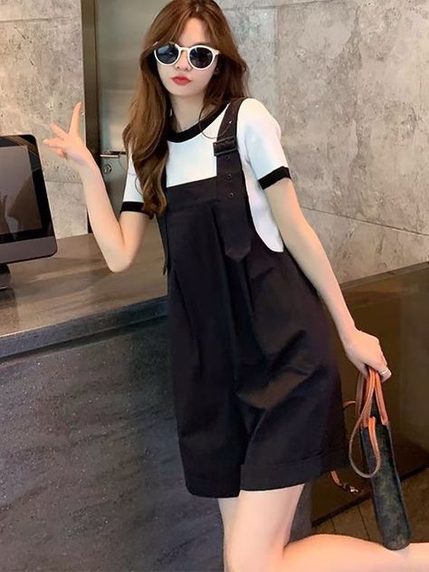 Excellent product. It is of good material and very comfortable. Romper Outfit Black, Cottagecore Skirts, Jumpsuits Elegant, Romper Outfits, Elegant Streetwear, Dresses Cottagecore, Summer Overalls, Overalls For Women, Fairycore Clothes