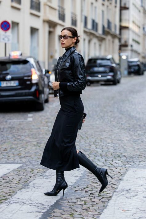 Irina Shayk Winter Style, Irina Shayk Style 2023, Irina Shayk Outfits, Irina Shayk Aesthetic, Oversized Leather Jacket Outfits, Stylist Moodboard, Irina Shayk Street Style, Supermodel Outfits, Irina Shayk Style