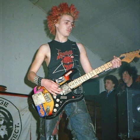 Earache Records on Instagram: “Vic, Concrete Sox. Check out that old school Venom shirt #concretesox #ukhc #ukhardcore #earacherecords” Punk Photos, Punk Boy, 70s Punk, 90s Punk, 80s Punk, Punk Culture, Crust Punk, Star Academy, Punk Aesthetic