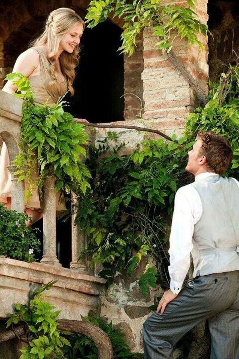 Cool wedding picture idea Juliet Movie, Italian Vineyard, 50 First Dates, British Man, Letters To Juliet, Travel Movies, Movies Worth Watching, Chick Flicks, Kevin Costner