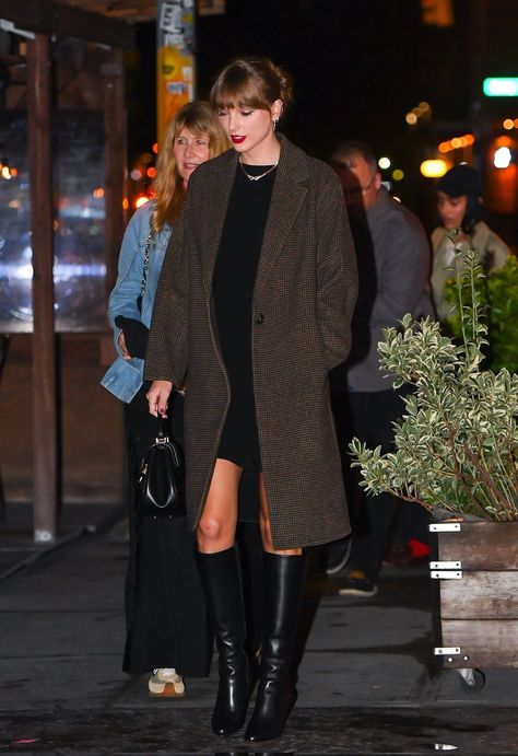 Betty Taylor Swift, Friends In New York, 2023 Photo, Taylor Swift Outfits, Taylor Swift, Swift, New York, Boots