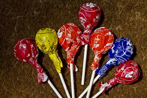 Tootsie Pops | Flickr - Photo Sharing! Tootsie Pops, Tootsie Roll Pops, Beach Candy, Owl Posters, Tootsie Pop, Giant Candy, Classic Candy, Lollipop Candy, Tootsie Roll