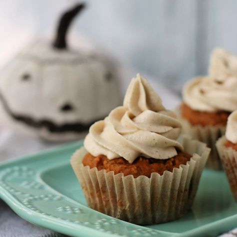 Pumpkin Spice Cupcakes with Cinnamon Buttercream (Gluten Free, Vegan). Cinnamon Buttercream, Spiced Buttercream, Vegan Pumpkin Spice, Fall Cupcakes, Gluten Free Flour Blend, Icing Tips, Spice Cupcakes, Pumpkin Spice Cupcakes, Cupcake Frosting