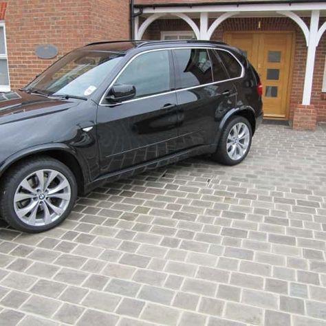 Natural Stone and Cobble Driveways - Essex - Herts - London - UK Carport Tiles, Small Driveway Ideas Uk, Victorian Driveway, Tile Driveway, Driveway Ideas Uk, Patio Landscape Ideas, Landscape Low Maintenance, Grey Driveway, Driveway Uk