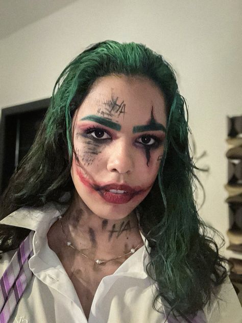 Female Joker Costume Ideas, Girl Joker Costume Halloween, Joker Suicidé Squad Costume, Halloween Joker Women, Girl Joker Halloween Costume, Diy Joker Costume Women, Joker Girl Costume, The Joker Halloween Costume Women, Girl Joker Costume