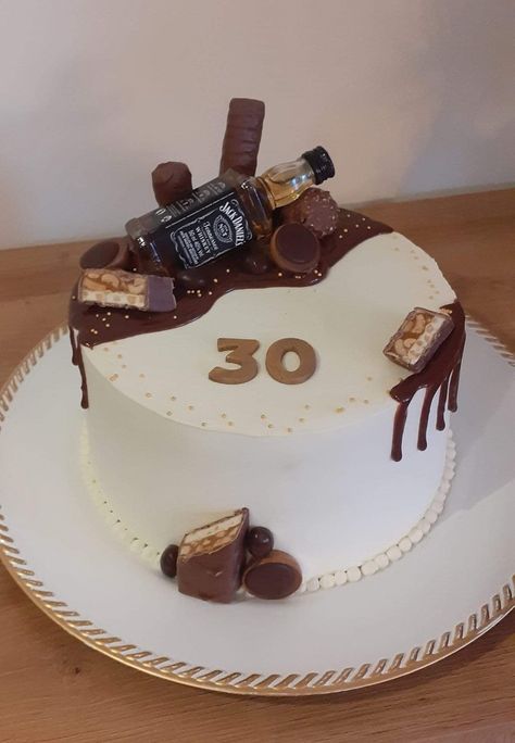 Whiskey Cake Design, 30th Birthday Cakes For Men, Liquor Cake, Birthday Cake For Boyfriend, Cake For Boyfriend, 30 Cake, Chocolate Cake Designs, Cake For Husband, Chocolate Drip Cake