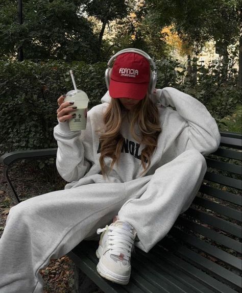 Outfit linked (AFF) Gym Chic, Simple Girl Outfits, Tracksuit Outfit, Neue Outfits, Streetwear Fashion Women, Hoodie Outfit, Autumn Outfit, Streetwear Outfits, Streetwear Women