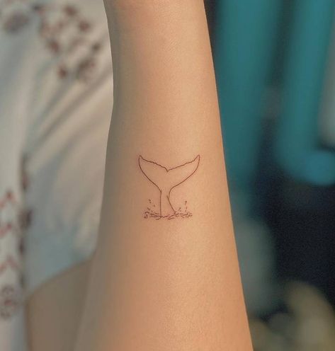 Whale Tail Tattoo Simple, Whale Tail Tattoo, Mermaid Tail Tattoo, Line Animals, Tail Tattoo, Beachy Tattoos, Emo Tattoos, Dolphins Tattoo, Whale Tattoos