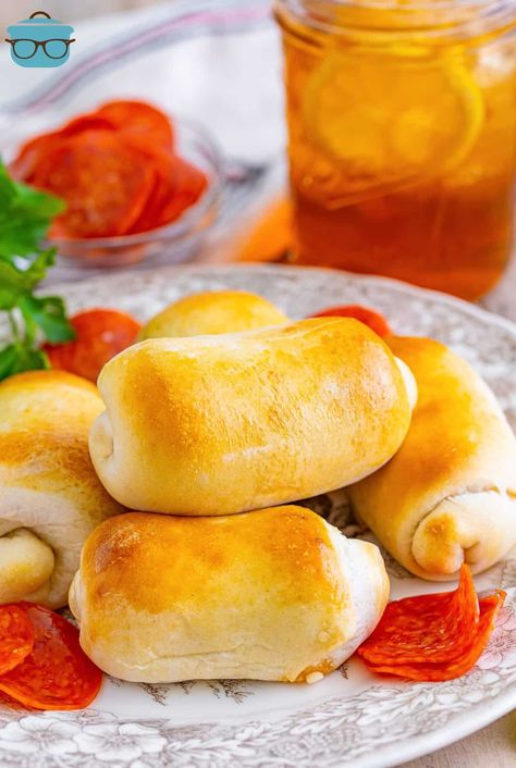 Pepperoni Cheese Rolls, West Virginia Pepperoni Rolls Recipe, West Virginia Pepperoni Rolls, Easy Pepperoni Rolls, Pepperoni Rolls Recipe, Pepperoni Bites, Homemade Bread Dough, Pepperoni Bread, Frozen Dinner Rolls