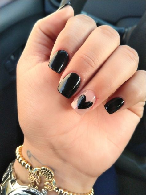 Cute short black nails #shortnails #blacknails #nailart #cuteshortnails #blackheart #acrylicnails #elegantnails Black Gel Nails With Accent Nail, Black Homecoming Nails Short, Cute Black Short Nails Ideas, Black Shirt Acrylic Nails, Black Shirt Nails Ideas, Shirt Black Nails, Shirt Nails Acrylic, Purdue Nails, Black Short Acrylic Nails Square