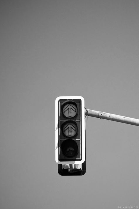 Traffic Light Photography, Red Traffic Light, Green Traffic Light, Sign Photography, Minimal Photography, Traffic Lights, Everything And Nothing, Stop Light, Traffic Light