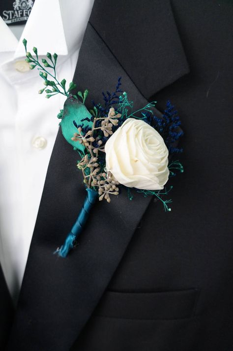 Corsage For Men, How To Make Corsages, Green Boutonniere, Blue Corsage, Blue Boutonniere, Prom Corsage And Boutonniere, Dyed Flowers, Boutonnieres Prom, Flower Boutonniere