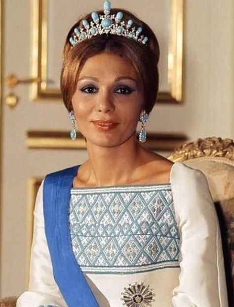 Turquoise Tiara, Empress Farah, Farah Pahlavi, Official Portrait, Farah Diba, Bohemian Glam, Queen Style, Persian Turquoise, Iranian Women Fashion