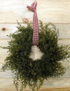 "sweet annie"/ annual wormwood--made into a fragrant wreath Sweet Annie, Country Decorating, The Hollow, Primitive Decorating Country, Seasonal Wreaths, Primitive Crafts, Country Crafts, Primitive Christmas, Victorian Christmas