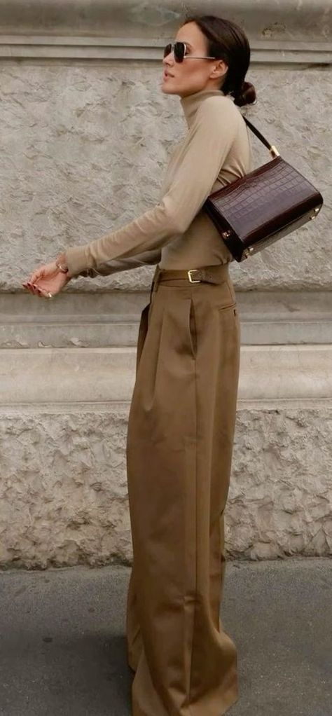 Demure Outfit, Fall Chic Outfits, Cold Fashion, October Fashion, 90s Fashion Women, Fashion Trend Forecast, Welcome Winter, Beige Outfit, Cool Breeze