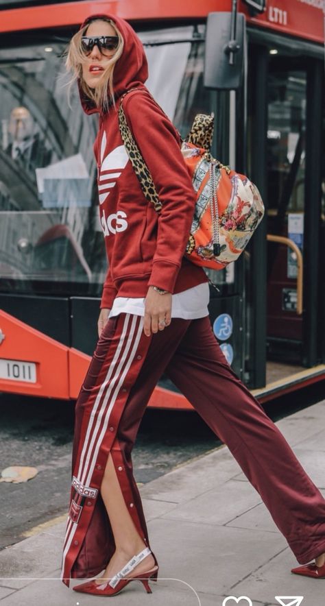 Smart Sporty Outfit Women, Dancer Off Duty Style, Red Athleisure Outfit, White Track Pants Outfit, 70s Sports Fashion, Adibreak Pants Outfit, Athletic Street Style, Adidas Street Style, Athleisure Chic