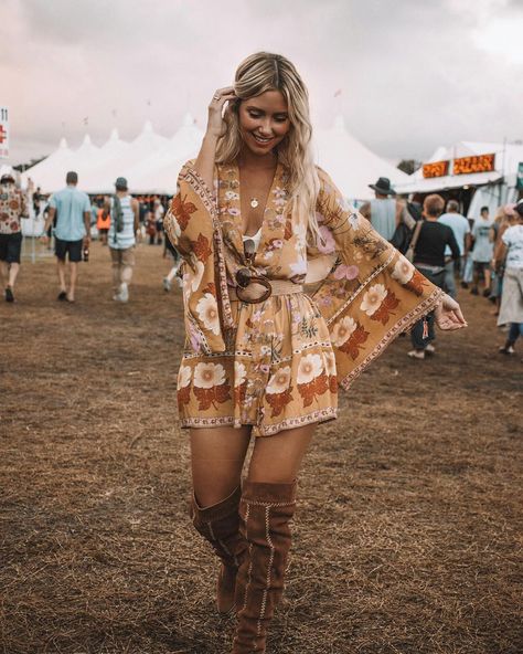 Southwest Outfits, 70's Outfits, Look Da Festival, Performance Aesthetic, Bohemian Schick, Black Pinterest, Festival Mode, Festival Chic, Mode Hippie