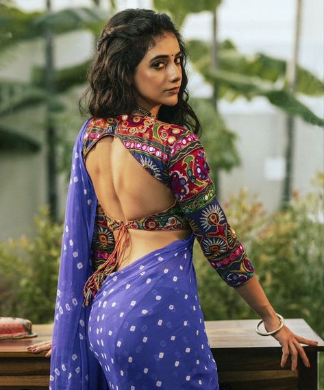 Dori Blouse Designs Latest, Blouse Pattern Latest, Full Sleeve Saree Blouse, Backless Saree Blouse, Full Sleeves Blouse Designs, Latest Saree Blouse, Saree Backless, Saree Blouse Styles, Full Sleeve Blouse