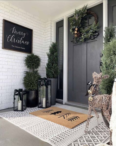 Blessed Ranch, Small Front Porch Decor, Farmhouse Front Porch Decor, Modern Farmhouse Decor Ideas, Summer Porch Decor, Funky Junk Interiors, Farmhouse Front Porches, Christmas Front Porch, Small Front Porches