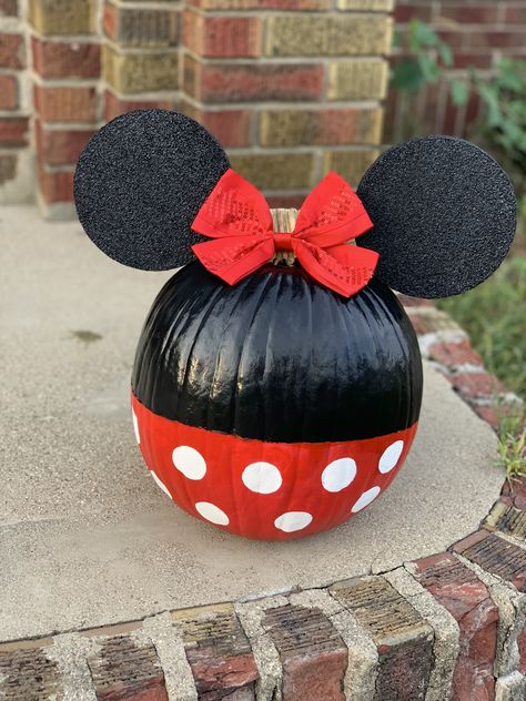 Minnie Mouse Pumpkin Painting Ideas, Minnie Mouse Trunk Or Treat, Pumpkin Painting Disney Characters, Mini Mouse Pumpkin Painting Ideas, Mickey Mouse Trunk Or Treat Ideas, Minnie Pumpkin Painting, Disney Pumpkin Decorating Ideas, Minnie Mouse Pumpkin Painting, Pumpkin Painting Ideas Mickey Mouse