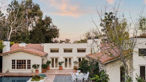 Angela Lansbury's Family Sells Late Actress' Home of Nearly 40 Years Angela Lansbury, Small Greenhouse, Los Angeles Homes, English Style, Celebrity Houses, English Cottage, Terrace Garden, Spanish Style, Home List