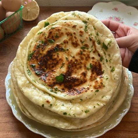 Naan Bread Aesthetic, Naan Aesthetic, Bread Making Aesthetic, Garlic Naan Bread, Naan Bread Recipe, Cheese And Bread, Warm Meals, Food Savory, Fluffy Bread