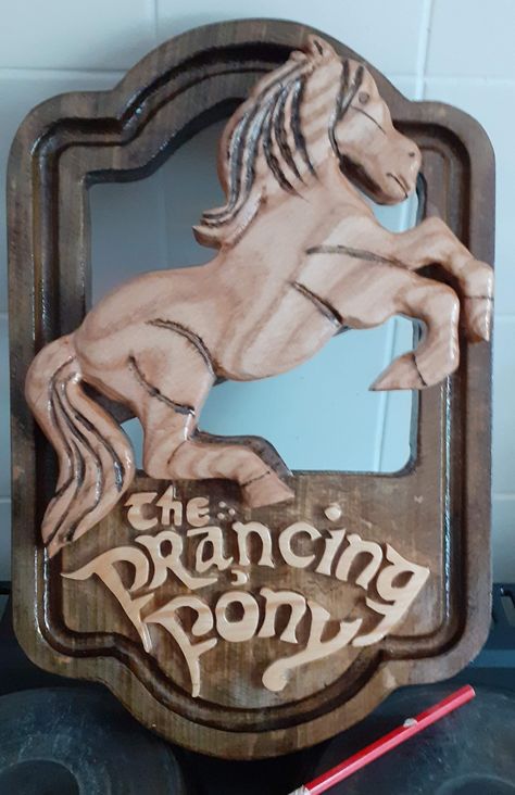 Lord of the Rings, The Prancing Pony Pub. Was asked to have a go at making the by a mate. LOTR Prancing Pony Lord Of The Rings, The Prancing Pony Lotr, Prancing Pony, Pyrography, The Rings, Lord Of The Rings, Halloween Ideas, The Hobbit, Wood Carving