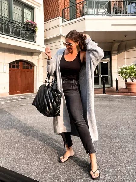 Long Black Cardigan Outfit, Fall Outfit Mom, Long Cardigan Outfit Fall, Duster Cardigan Outfit, Birkenstock Clog Outfit, Black Cardigan Outfit, Birkenstock Boston Outfit, Long Sweater Outfits, Long Cardigan Outfit